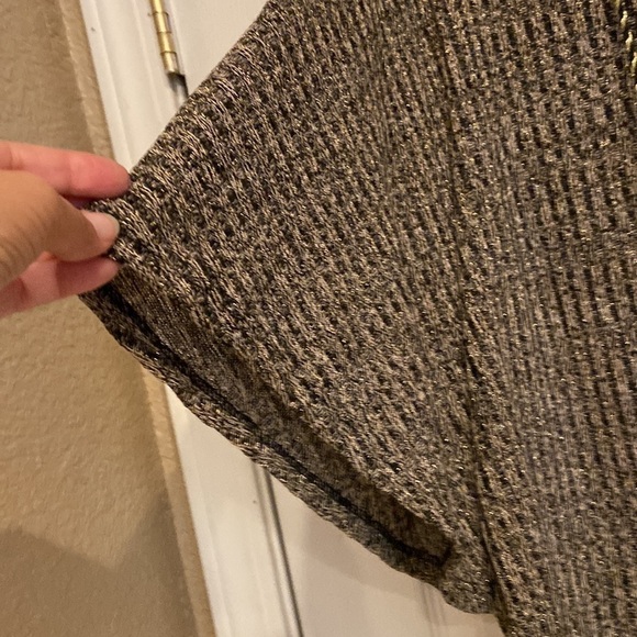 Romeo and Juliet Couture, women’s gold and black batwing blouse size medium - Picture 3 of 6